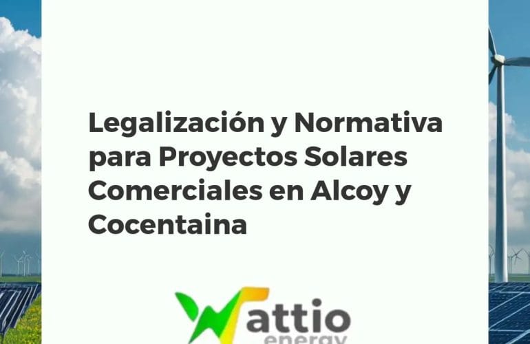 Paneles solares fotovoltaicos en un tejado industrial de Alcoy, instalación comercial