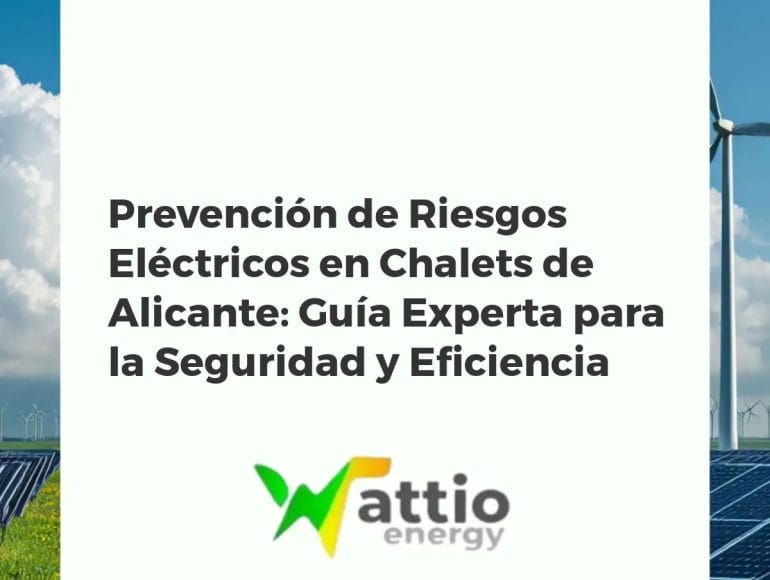 Técnico electricista revisando cuadro eléctrico de chalet en Alicante